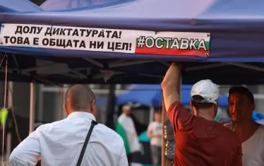 Отровното трио в 44-тия ден: Не подавайте уведомления за протести
