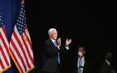 Вицепрезидентът Майк Пенс благодари за номинацията си за втори мандат от страна на републиканците по време на Националната конференция в Шарлот.