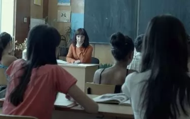 Героинята на Маргита Гошева в "Урок" обра банка, притисната от мутрите. 