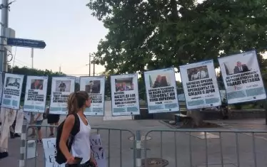 "Мръсното бельо" на премиера се развя на Орлов мост.