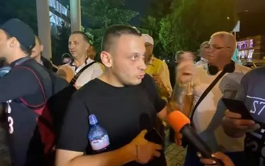 На контрапротеста беше и мъжът, който преди дни нарочно отиде да провокира граждани на Орлов мост.