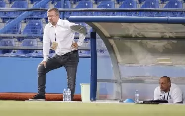  В Подгорица треньорът Павел Върба отново бе недоволен от някои пропуски в играта въпреки победата, но вече не бе толкова изнервен, както при загубата с 1:3 от "Ботев" (Вр).