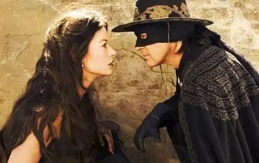  С Катрин Зита Джоунс в "Маската на Зоро" преди 22 години.