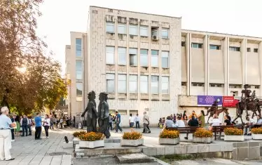  Музеят отвън 