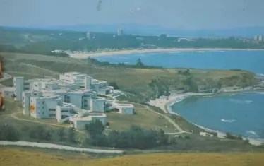 Така е изглеждала почивната станция на "Работническо дело" в средата на 70-те години на миналия век. До наши дни оцелява половината. Съборена е, за да се появи къмпингът.