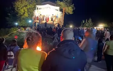 Хиляди поклонници се събраха за молитви на Кръстова гора
