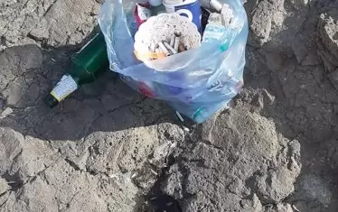  Веси Велинова от Ахтопол, 16 август: "Това събрах от скалите около фара за 1 минута".