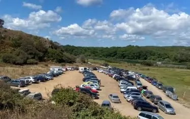 Едно от най-красивите места по Черноморието - Синеморец, постепенно преминава в плен на бетона и колите.