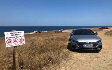  След дъжд качулка - когато местните власти се сетиха да поставят табела със забрани над устието на Велека, вече нямаше кой да го спазва.