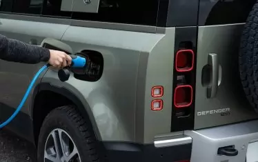  Land Rover Defender P400e