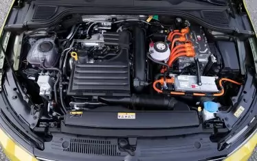  Volkswagen Golf GTE