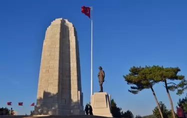 Паметникът на Мустафа Кемал Ататюрк.