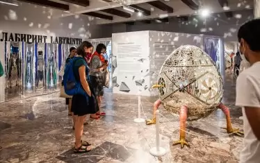  В новата Огледална зала 