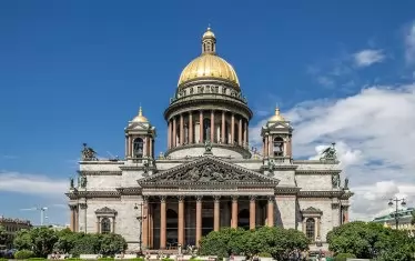 Исакиевския събор в Санкт Петербург засега остава музей.