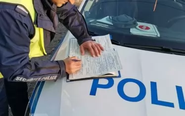 Спецакция в Сливенско залови малолетни за обърнати кофи
