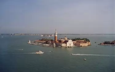 Островът във Венецианската лагуна.