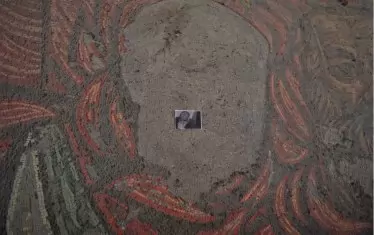  Ликът на Бойко Борисов е заменил образа на Тодор Живков. 