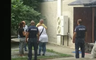 Трима пострадаха след пропадане на асансьор в Благоевград