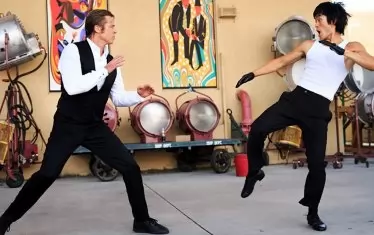 Заради тази сцена, в която героят на Брад Пит натупва националната кунгфу икона Брус Лий, филмът на Тарантино "Имало едно време.. в Холивуд" не стигна до екраните в Китай.