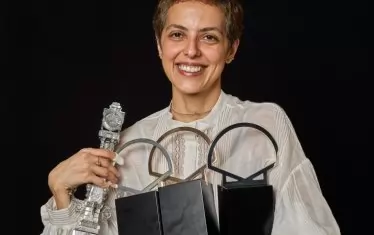 Деа Кулумбегашвили с многобройните статуетки, присъдени й от журито с председател Лука Гуаданино.