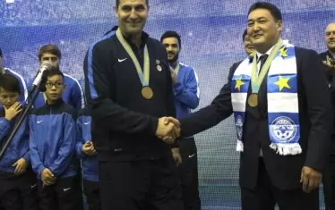 С губернатора (акин) на Павлодарска област, който го обявява за почетен гражданин на Павлодар, по случай спечелването на бронзовите медали в Казахстан през 2016 г.