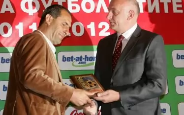 Тук получава званието "Треньор №1 в А група" за сезон 2011/12.