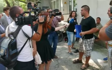  Протест пред 2-ро РПУ заради конфискувани вещи. 