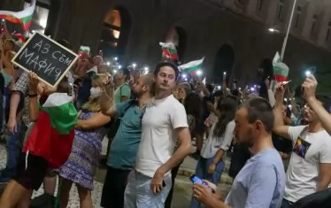  Полицаите задържаха и водни пистолети.