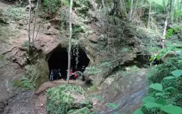 Входът на пещера Света Марина