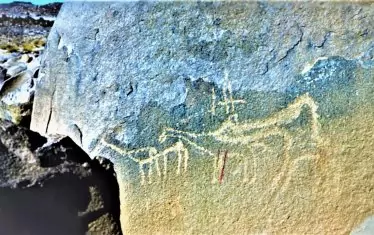  Рисунки от древността върху скали в планината Хогар