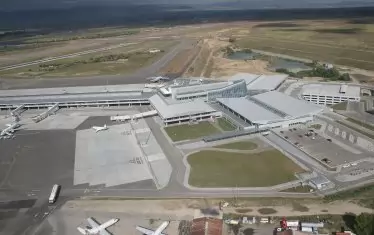 Години наред държавата не може да се оправи с актуването на имотите около аеропорта.