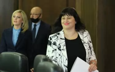 Зам.-главният прокурор Красимира Филипова (на преден план) и говорителката на Гешев Сийка Милева дадоха пресконференция за исканите от прокуратурата промени в НПК. После Филипова отказа да предостави анализа, на който се базират предложенията, защото бил защитен от авторското право.