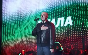 Политиката отдавна е шоу, а шоуменът Слави Трифонов не бива да бъде подценяван.