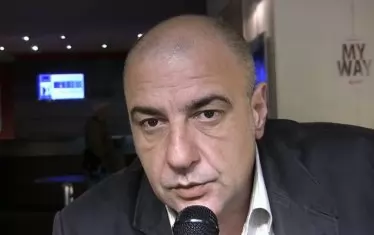 Председателят на сдружението на общопрактикуващите лекари доц. Любомир Киров настоява за нов алгоритъм за тестване на пациенти със съмнения за COVID-19. 