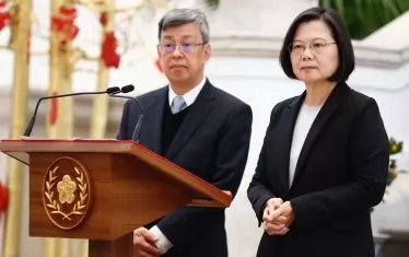 Президентът на Тайван Цай Ингвен и бившият вицепрезидент Чен Чиен-Джен по време на пресконференция във връзка избухването на пандемията от коронавирус в Тайван.