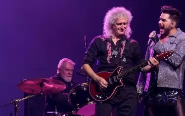  Тейлър и Мей с Адам Лампърт през 2017 г. 