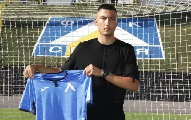  Георги Александров позира с екипа на "Левски".