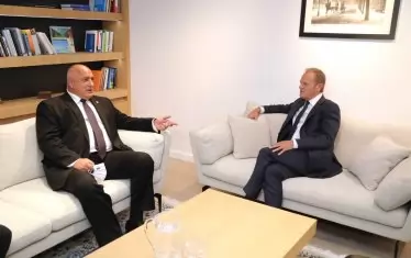 Моментът на изповедта на Бойко Борисов на 2 октомври 2020 г. пред Доналд Туск за "Мата Хари" и чекмеджето с парите.