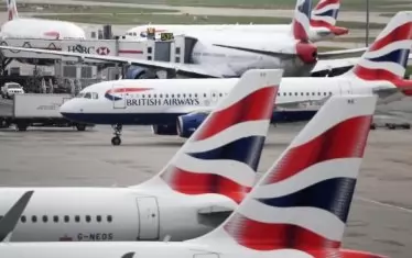  Самолетите не могат да летят, влакове и камиони принудително спират. Никак не е лесно да се отделят зомби фирмите от пострадалите в кризата живи фирми. 