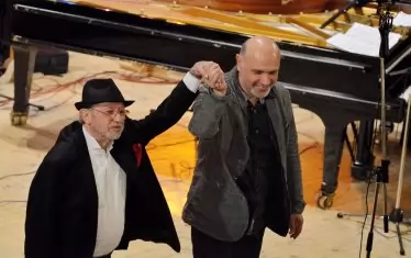 Милчо Левиев и Антони Дончев на концерта промоция на албума „Пътешествие в два свята” в зала „България“ през 2014 г.  