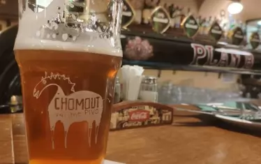  Заведенията сервират по два-три вида бира, но всяко залага на различна пивоварна, така че винаги да има нещо ново за опитване