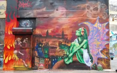  Lady Pink (2007), една от унищожените улични творби.