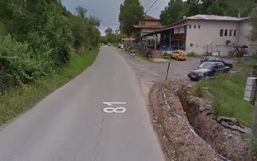 Кадрите от Гугъл показват, че "невидимите" пешеходни пътеки в Бучин проход са си били видими чрез знаците по стълбовете.