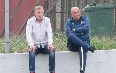 Една от грешките на Наско Сираков бе, че остави Георги Тодоров (вдясно) за постоянен треньор и така да обира негативите.