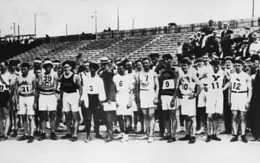 На старт застават 32-ма бегачи.