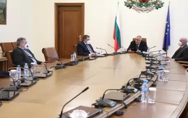 Държавата се сети да подсилва болниците в най-засегнатите области