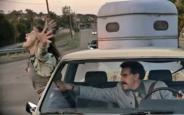 В рамките на филмовото действие Тутар, героинята на Бакалова, се променя до неузнаваемост.