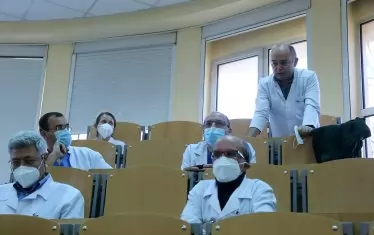 Детински (по Ангел Кунчев) или пък не, страстите са факт в болницата и смущават нормалната работа на медиците в нея.