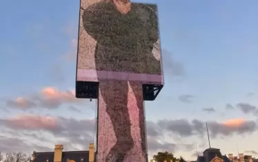  Тук авторът е в собственото си произведение. 