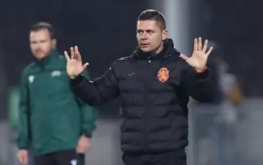 Селекционерът Александър Димитров призовава младежите ни към преса в мача срещу Естония.